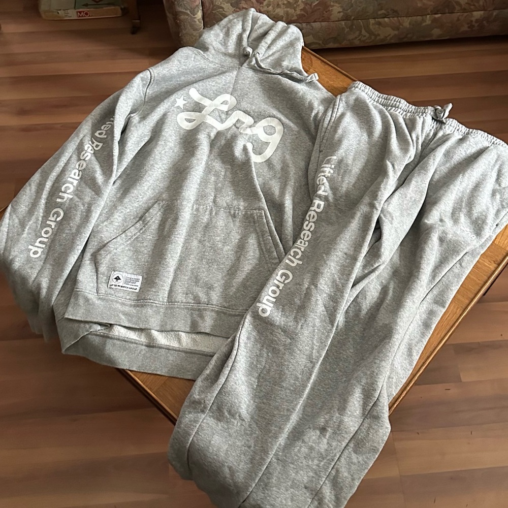LRG sweatsuit (hoodie & sweatpants)